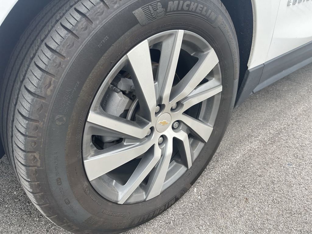 2024 Chevrolet Equinox LT photo 2