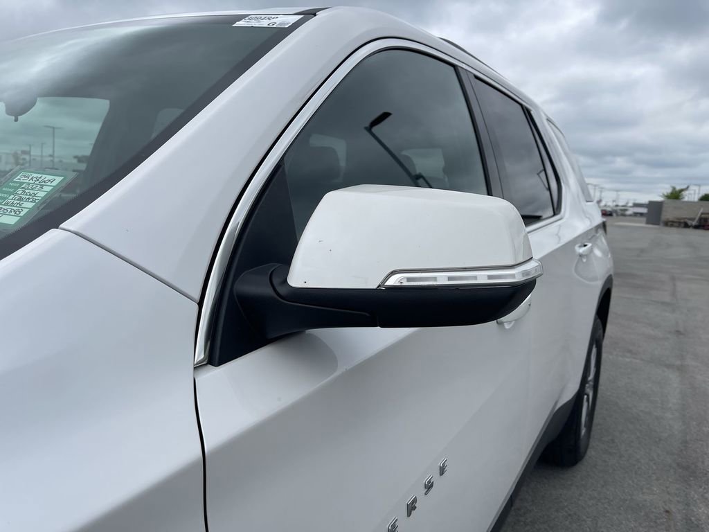 2023 Chevrolet Traverse Leather photo 2