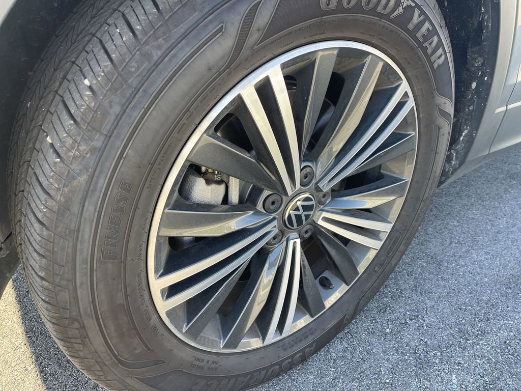 2024 Volkswagen Tiguan Wolfsburg Edition photo 2