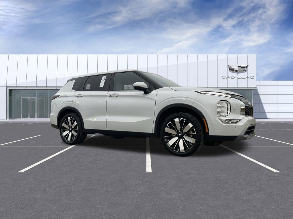 2025 Mitsubishi Outlander SE's photo