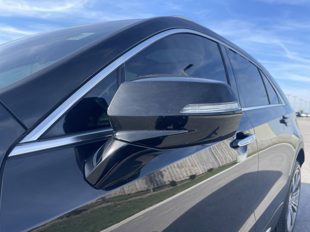 2019 Cadillac XT4 Premium Luxury photo 3