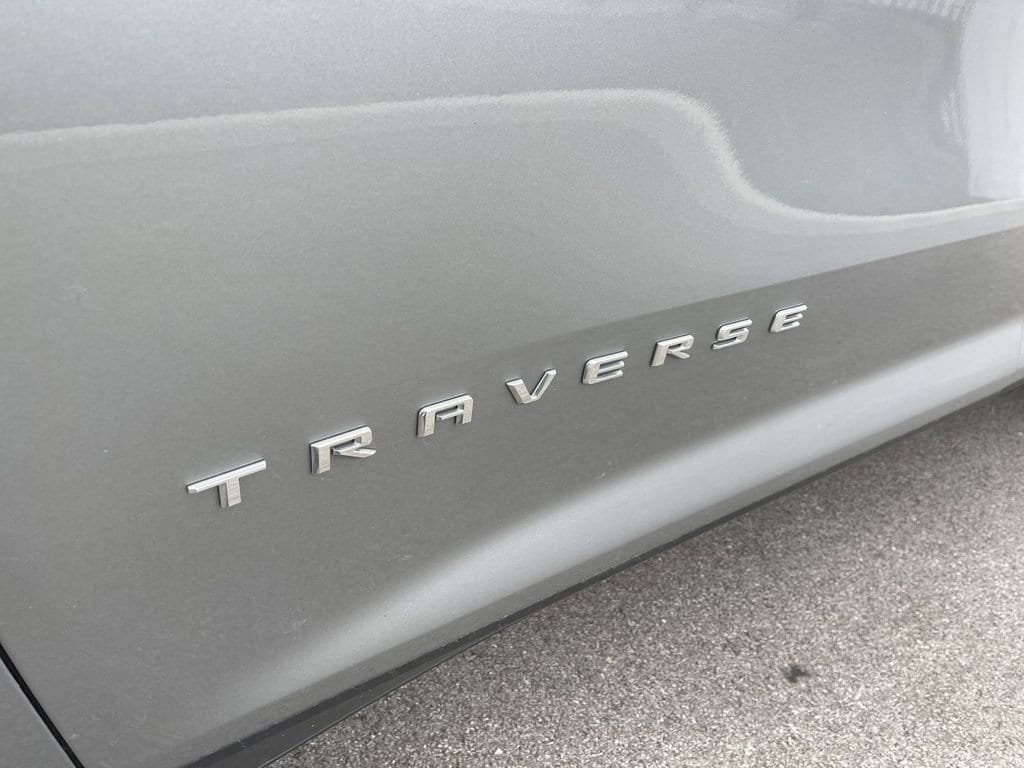 Used 2025 Chevrolet Traverse LT SUV