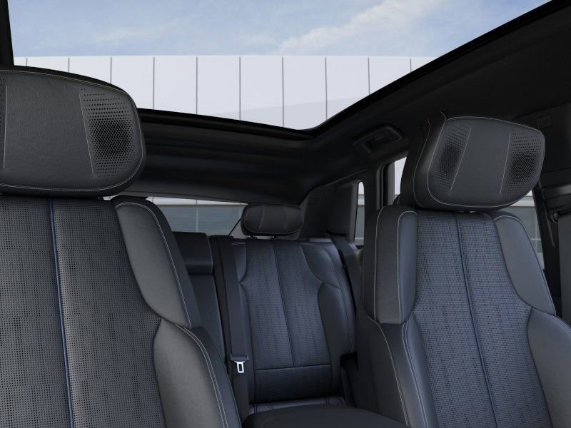 2025 Cadillac LYRIQ Luxury 2 - Photo 25