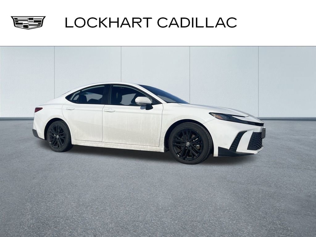 2025 Toyota Camry LE's photo