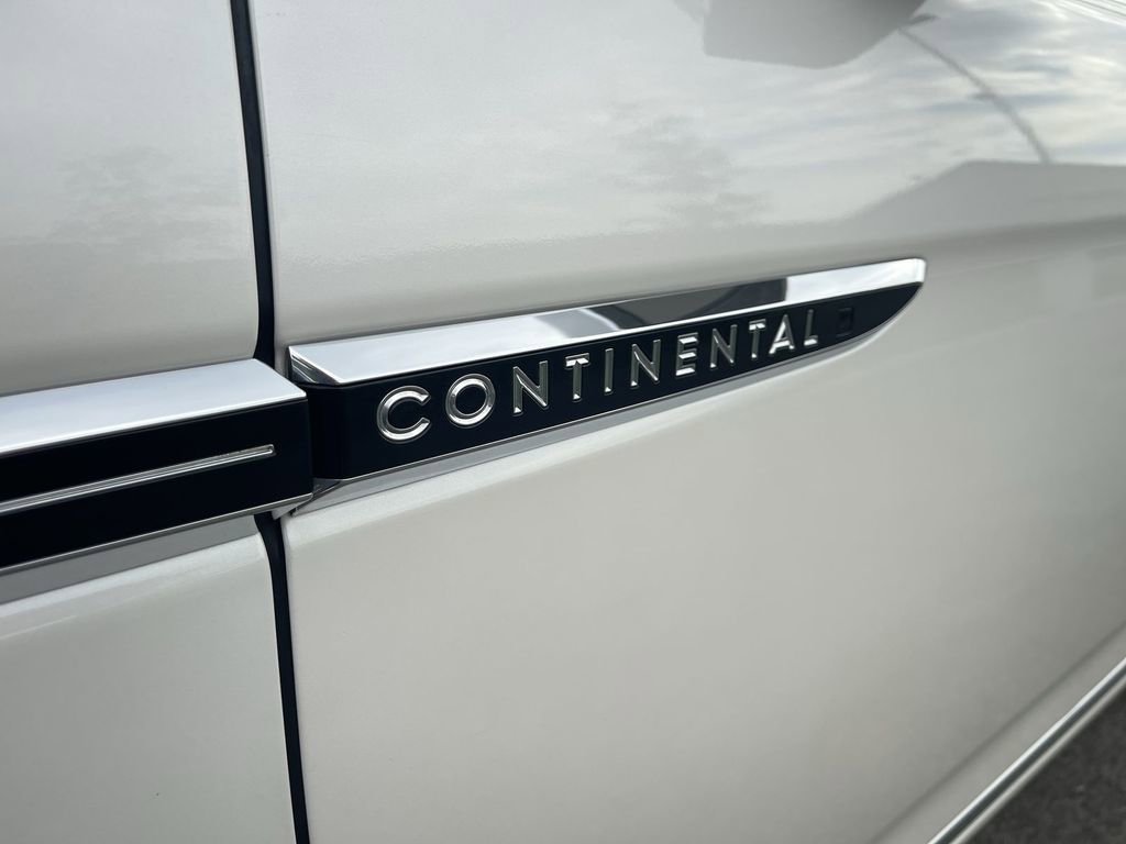 2017 Lincoln Continental Black Label photo 4