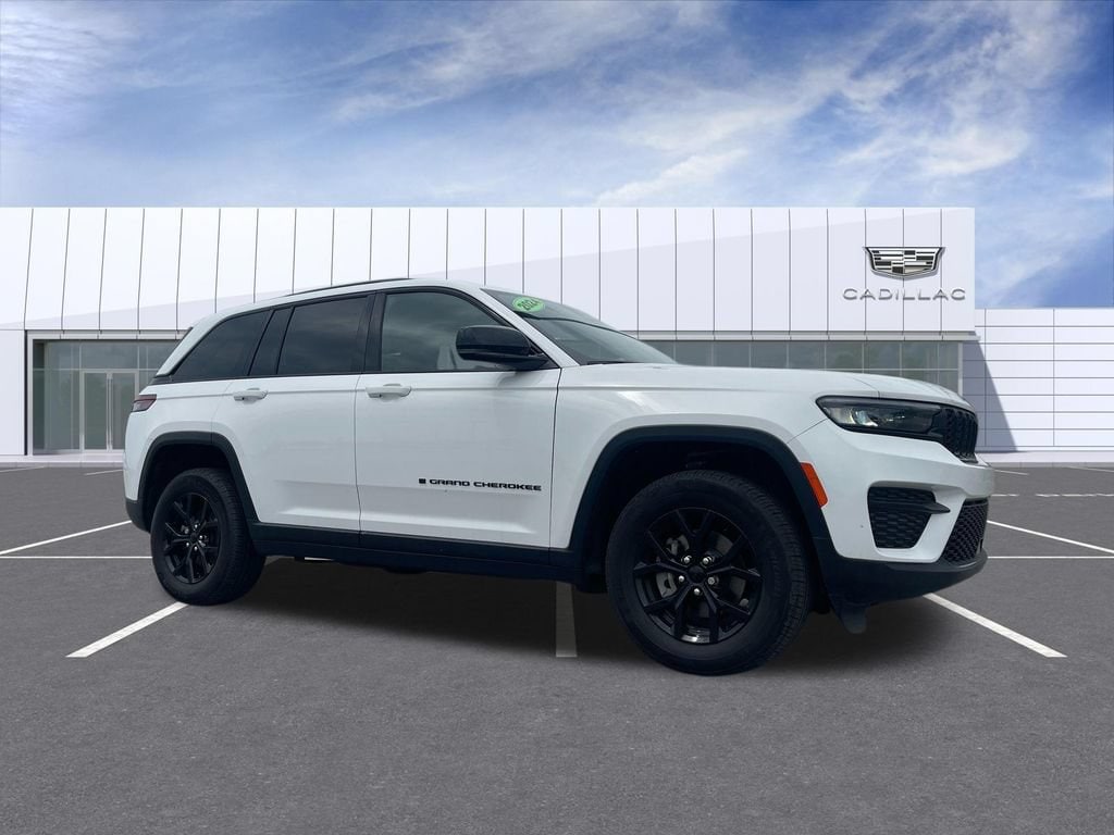 Used 2024 Jeep Grand Cherokee Altitude 4x4 SUV