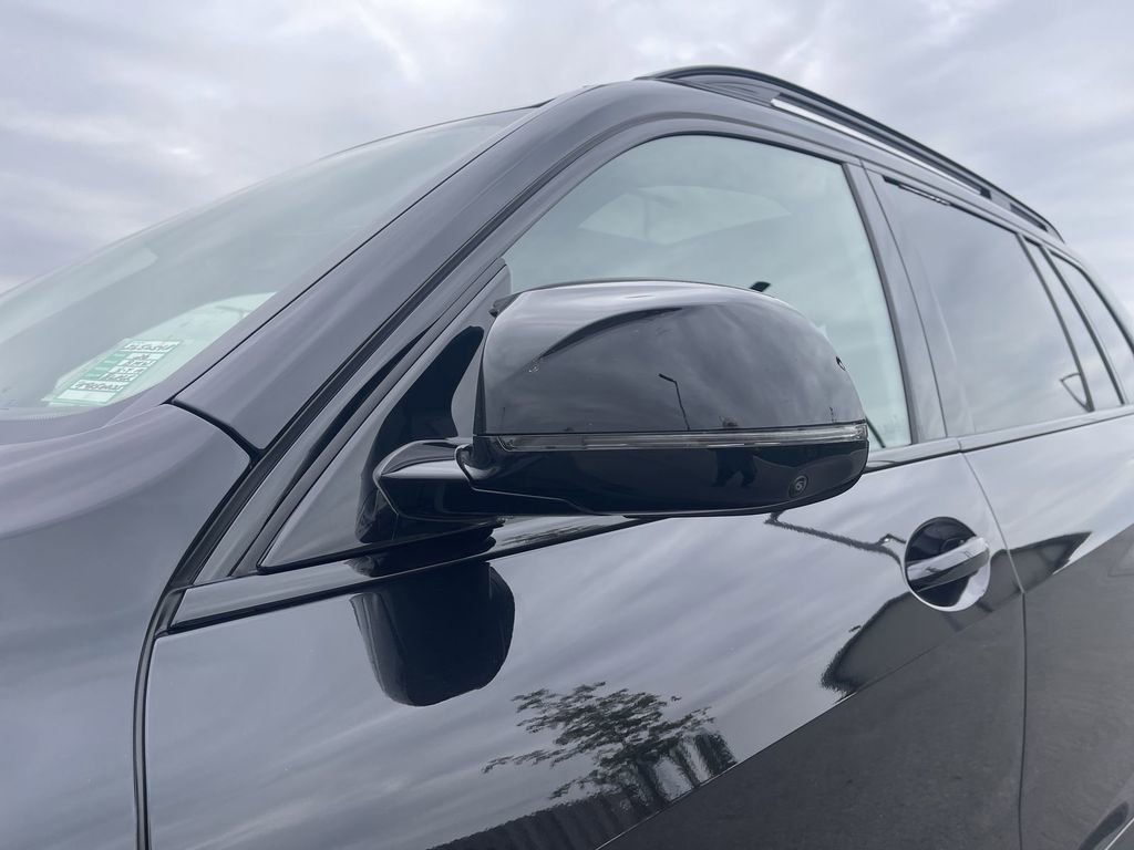 2026 Bmw X7 M60i photo 2