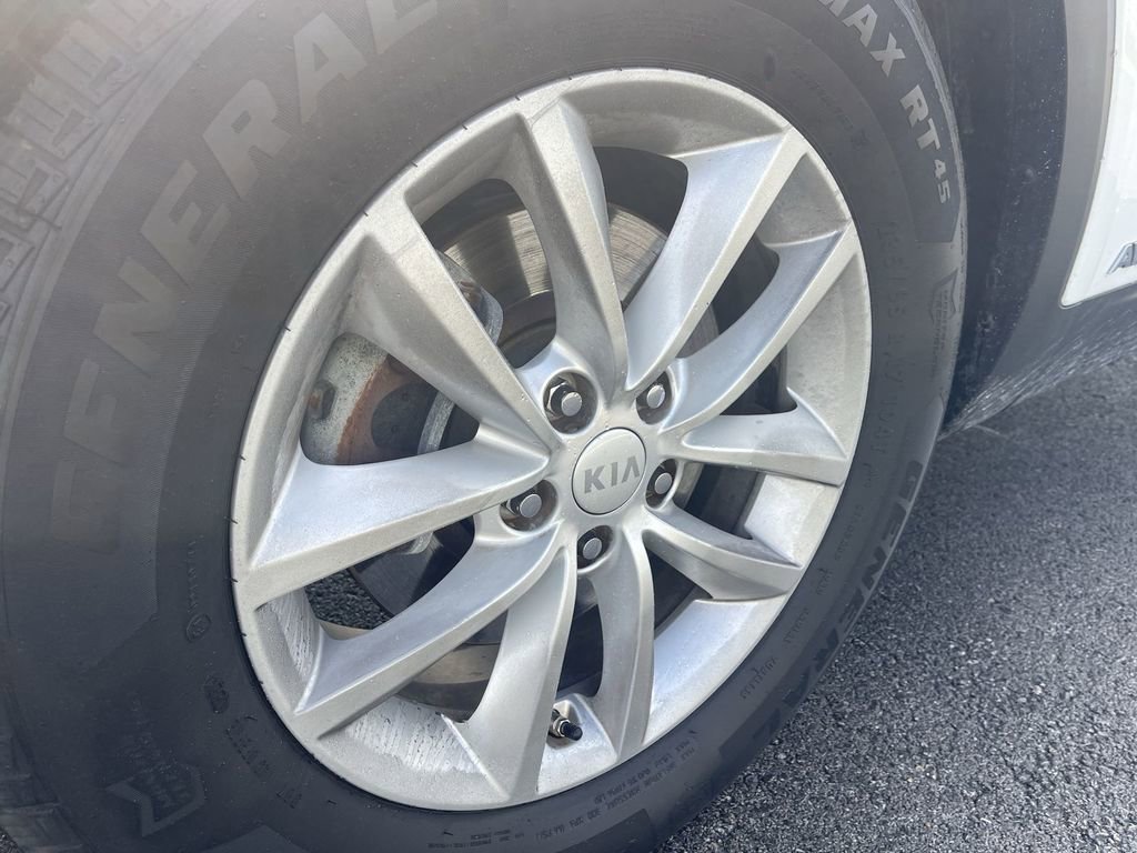 2017 Kia Sorento LX photo 2