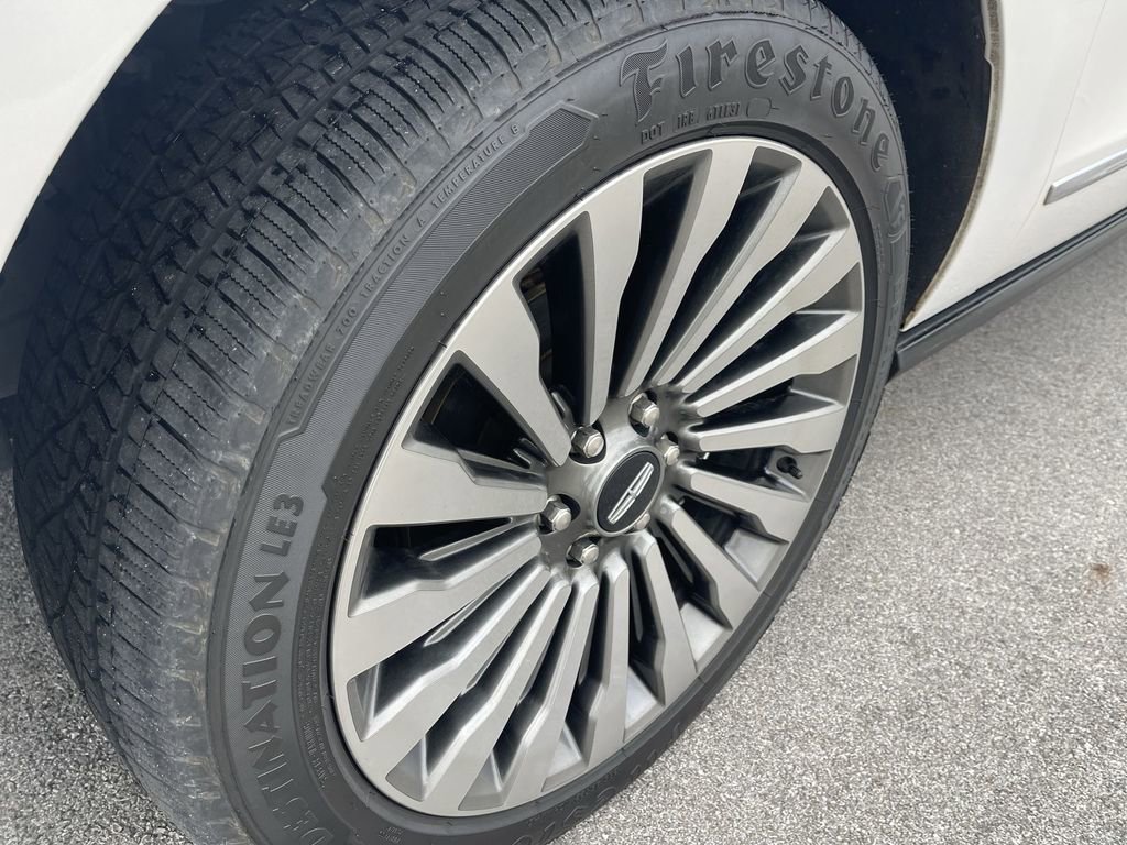 2019 Lincoln Navigator L Reserve photo 2