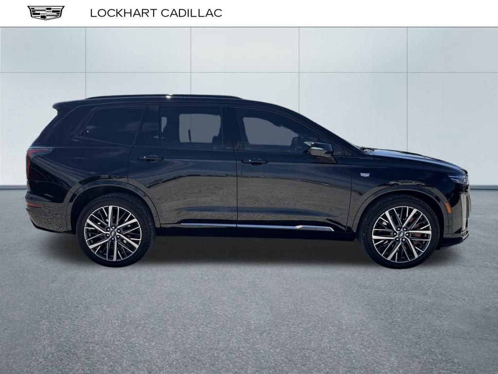 2022 Cadillac XT6 Sport photo 2