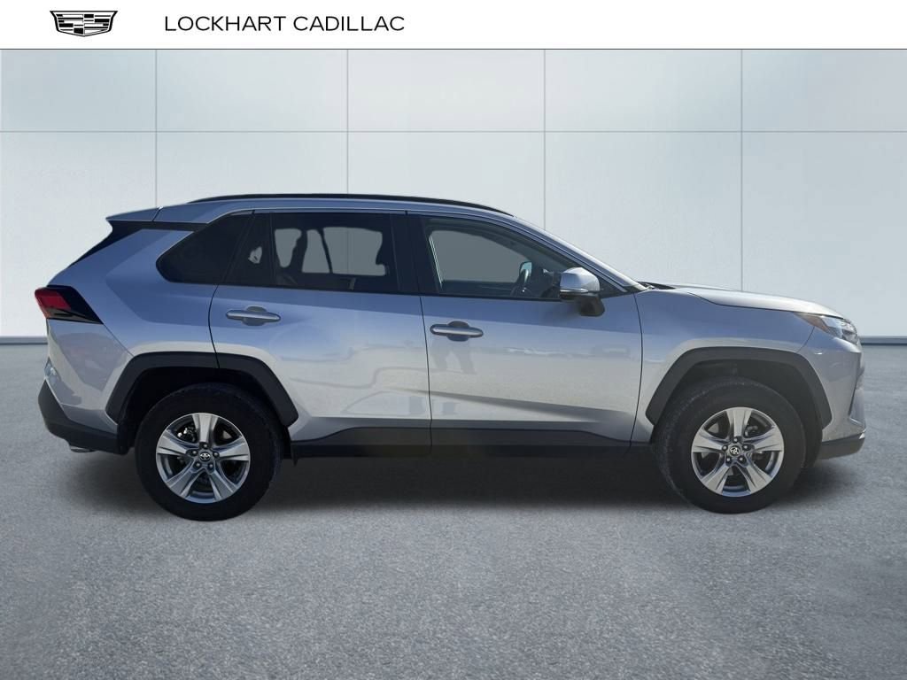 2024 Toyota RAV4 XLE photo 2