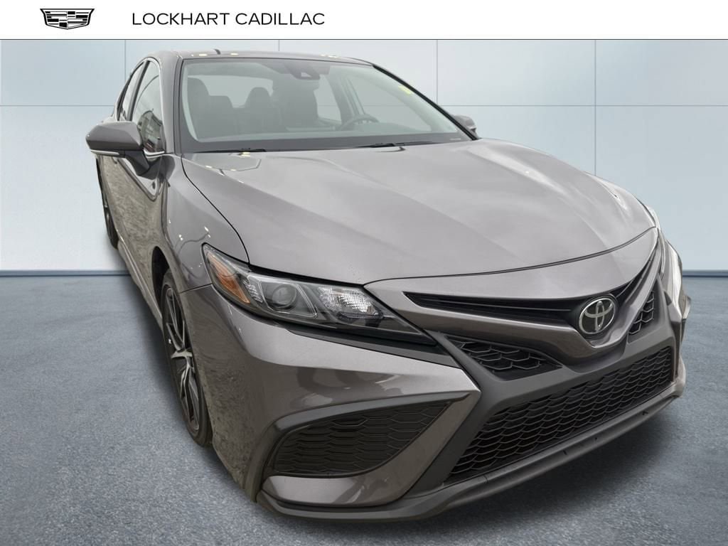 2024 Toyota Camry SE's photo