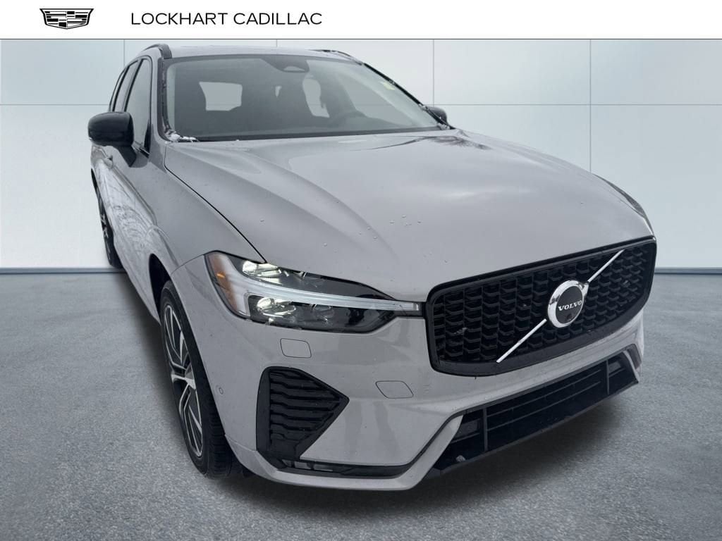2025 Volvo XC60 Plus's photo