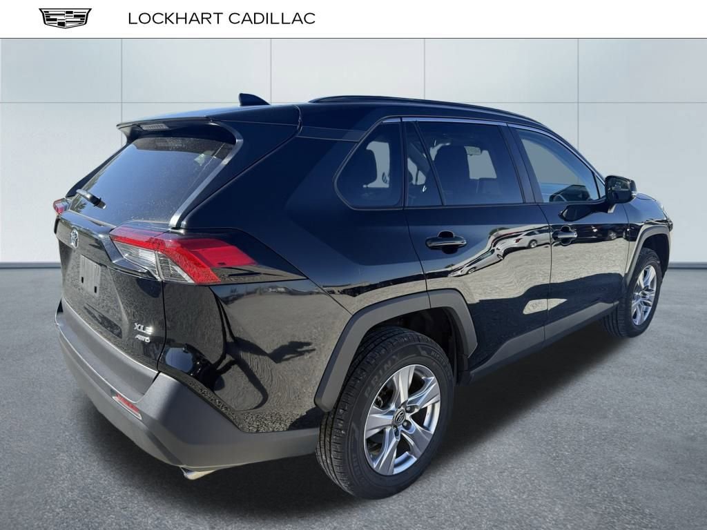 2024 Toyota RAV4 XLE photo 3