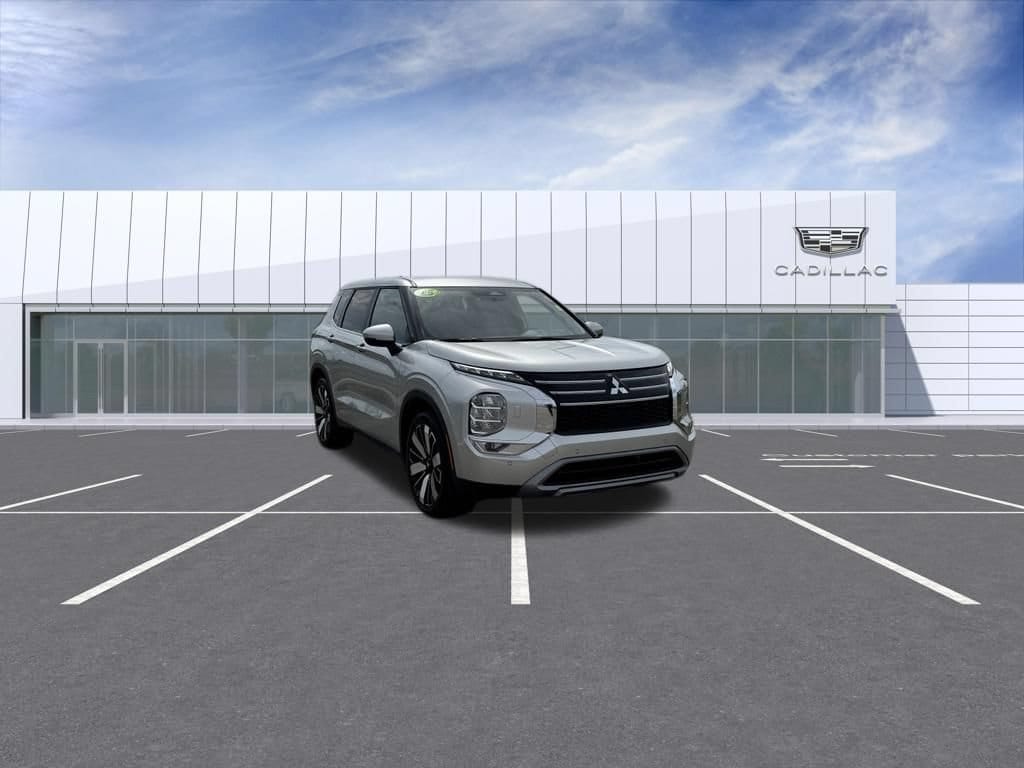 Used 2025 Mitsubishi Outlander SE