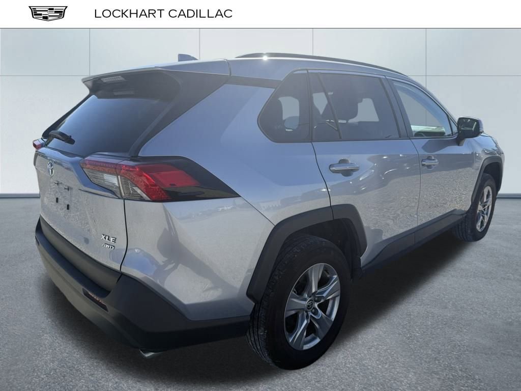 2024 Toyota RAV4 XLE photo 3