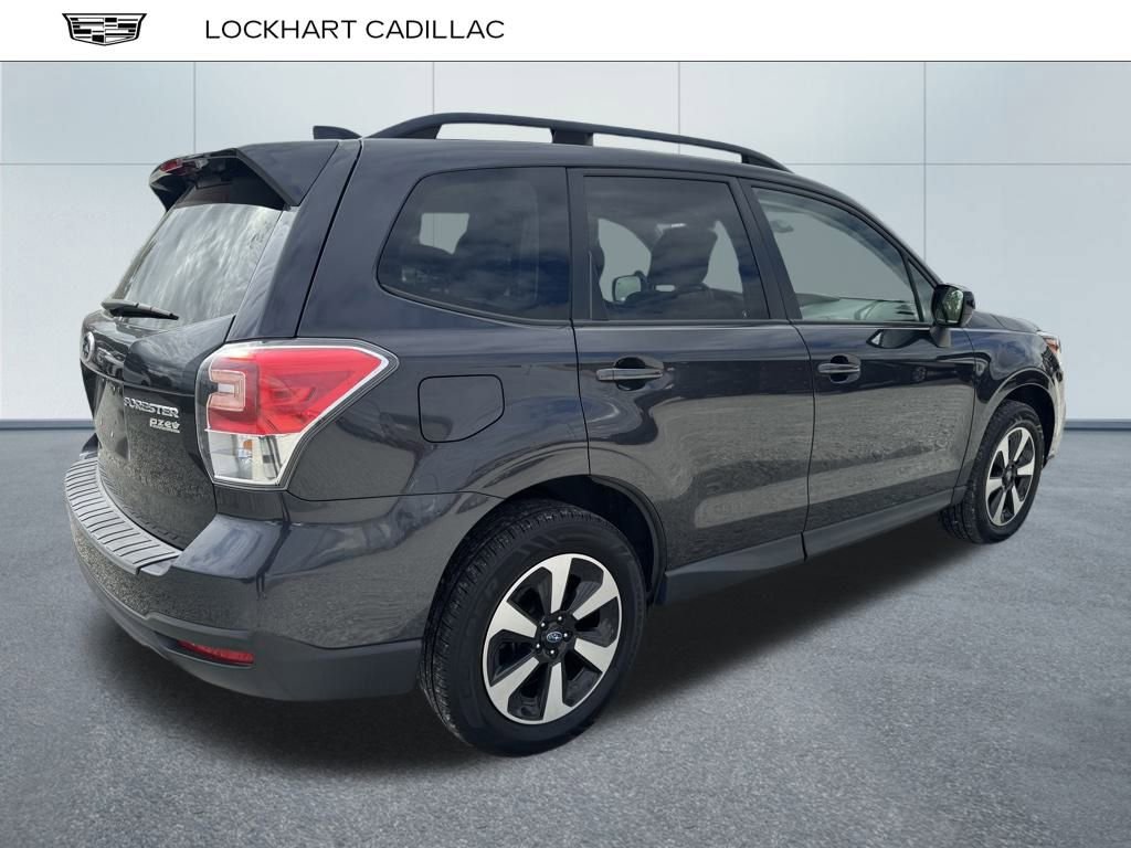2017 Subaru Forester Premium photo 3