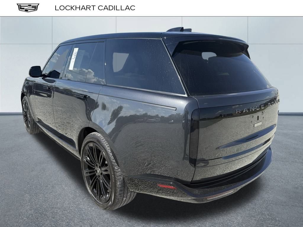 2023 Land Rover Range Rover SE photo 3