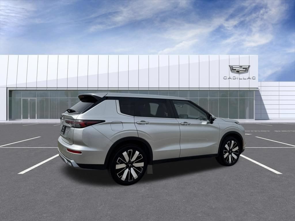 Used 2025 Mitsubishi Outlander SE