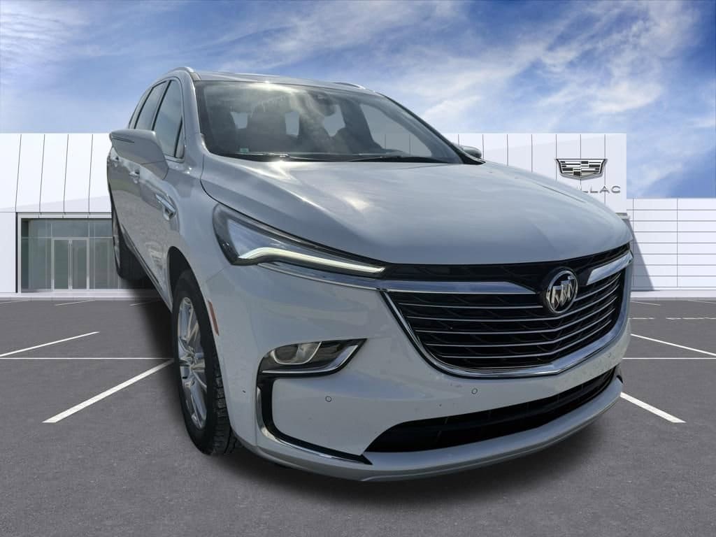 2024 Buick Enclave Essence's photo