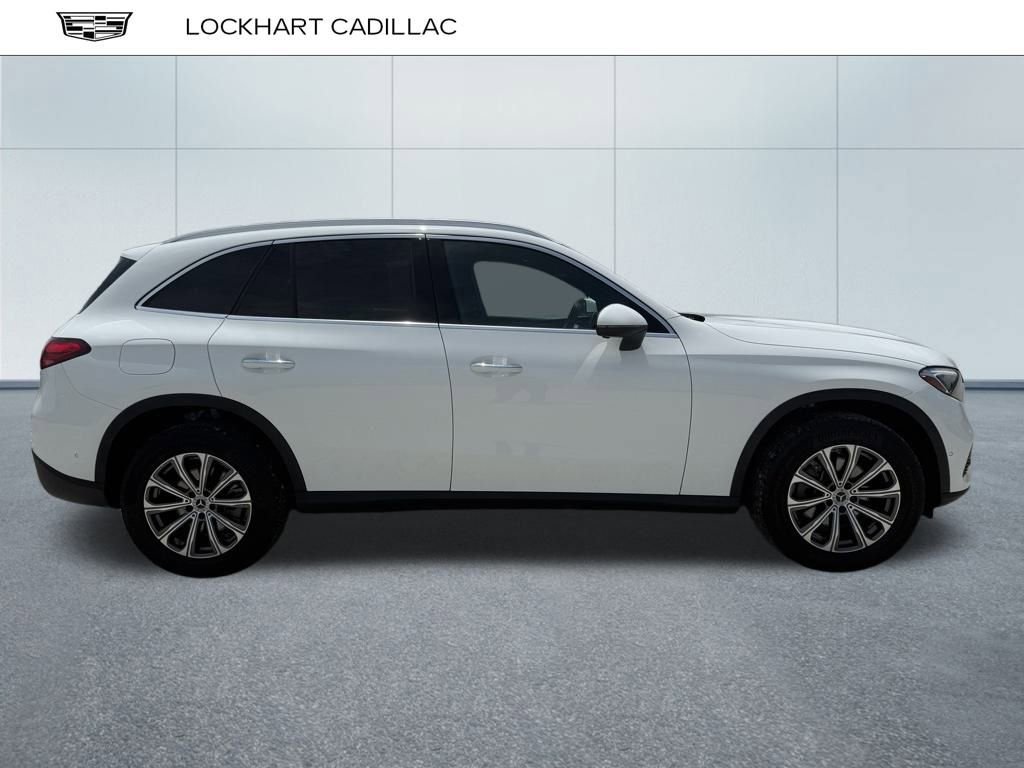 2024 Mercedes Benz GLC 300 photo 2