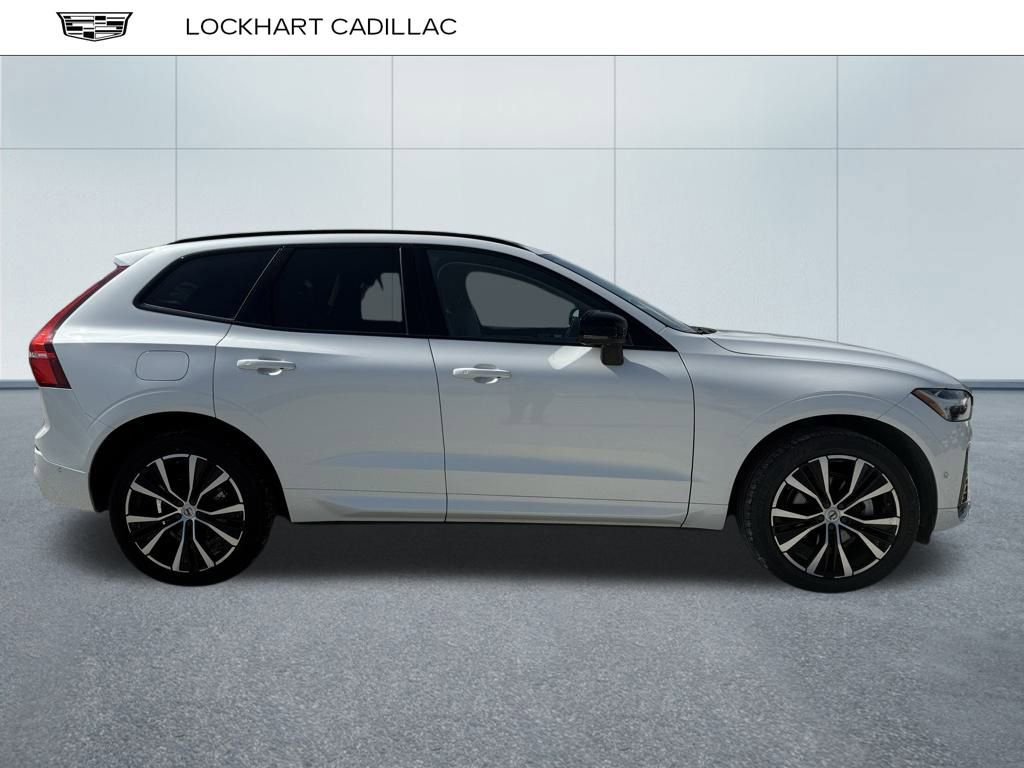 2024 Volvo XC60 Plus photo 2