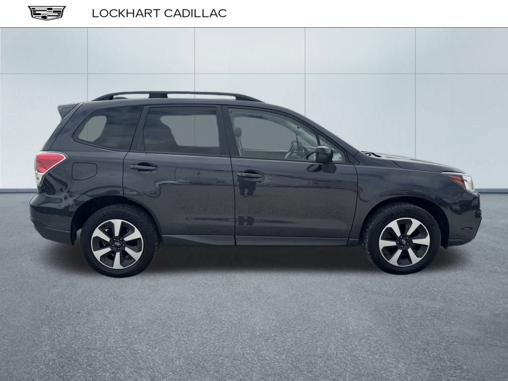 2017 Subaru Forester Premium photo 2