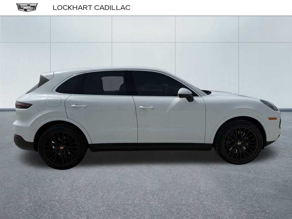 2022 Porsche Cayenne Base photo 2