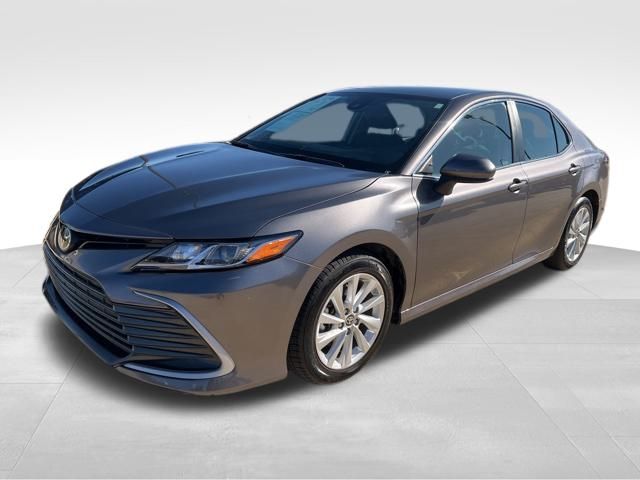 2024 Toyota Camry LE photo 3