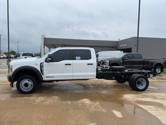 2025 Ford F-450 photo 4