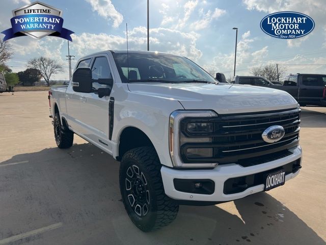 2025 Ford F-250 Super Duty Platinum's photo