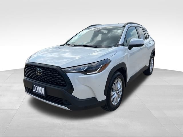 2022 Toyota Corolla Cross LE photo 3