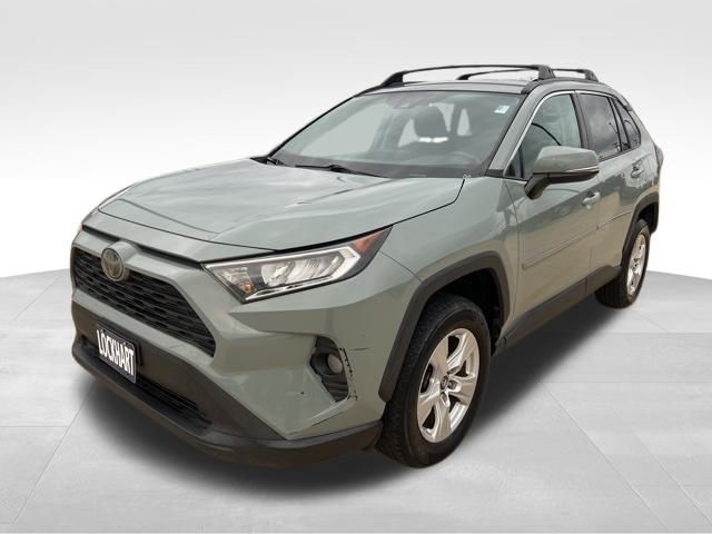 2020 Toyota RAV4 XLE photo 3