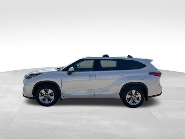 Used 2022 Toyota Highlander LE with VIN 5TDZZRAH3NS093137 for sale in Lockhart, TX