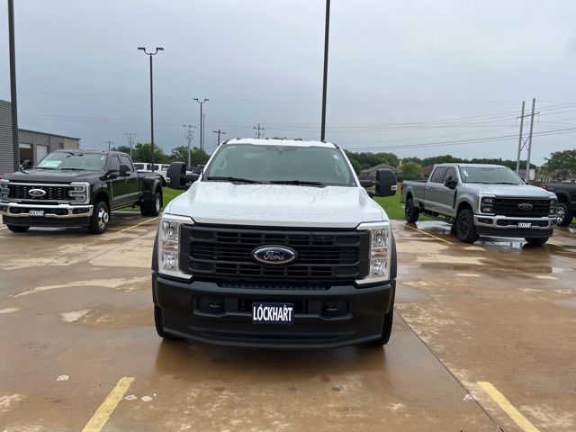 2025 Ford F-450 photo 2