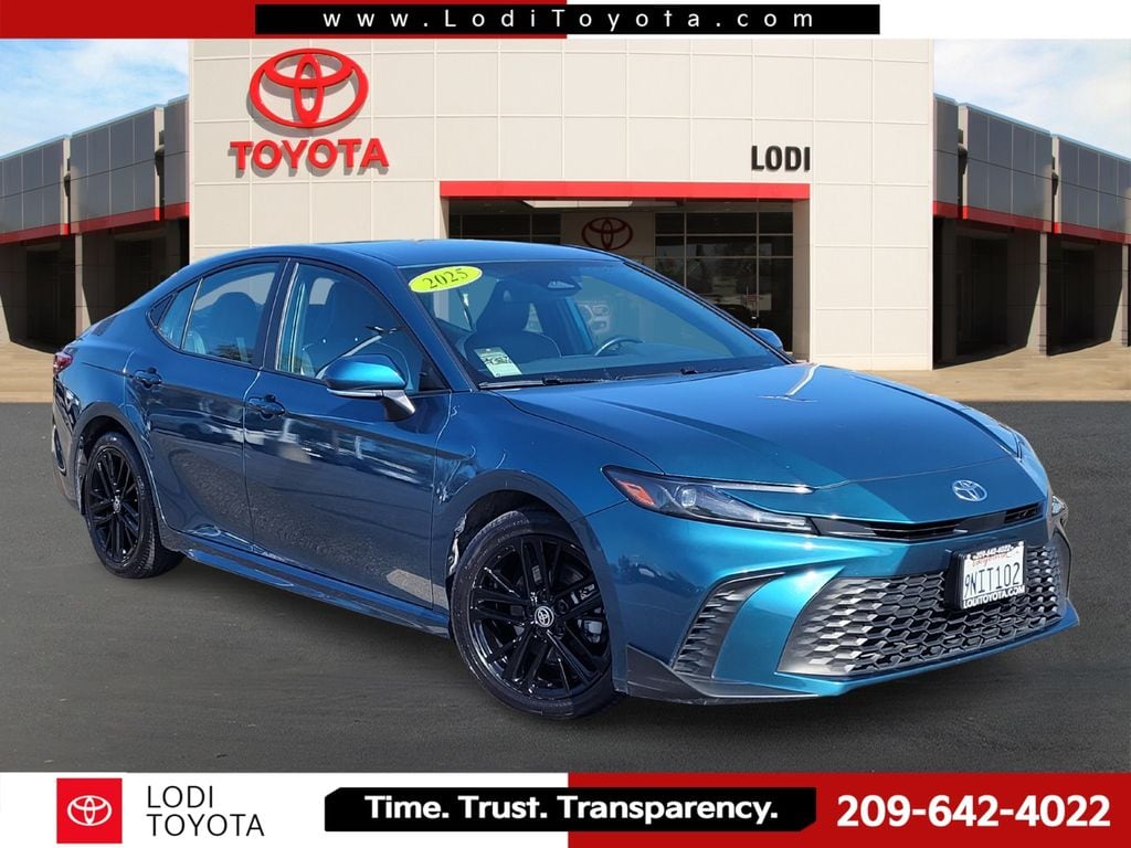 2025 Toyota Camry SE