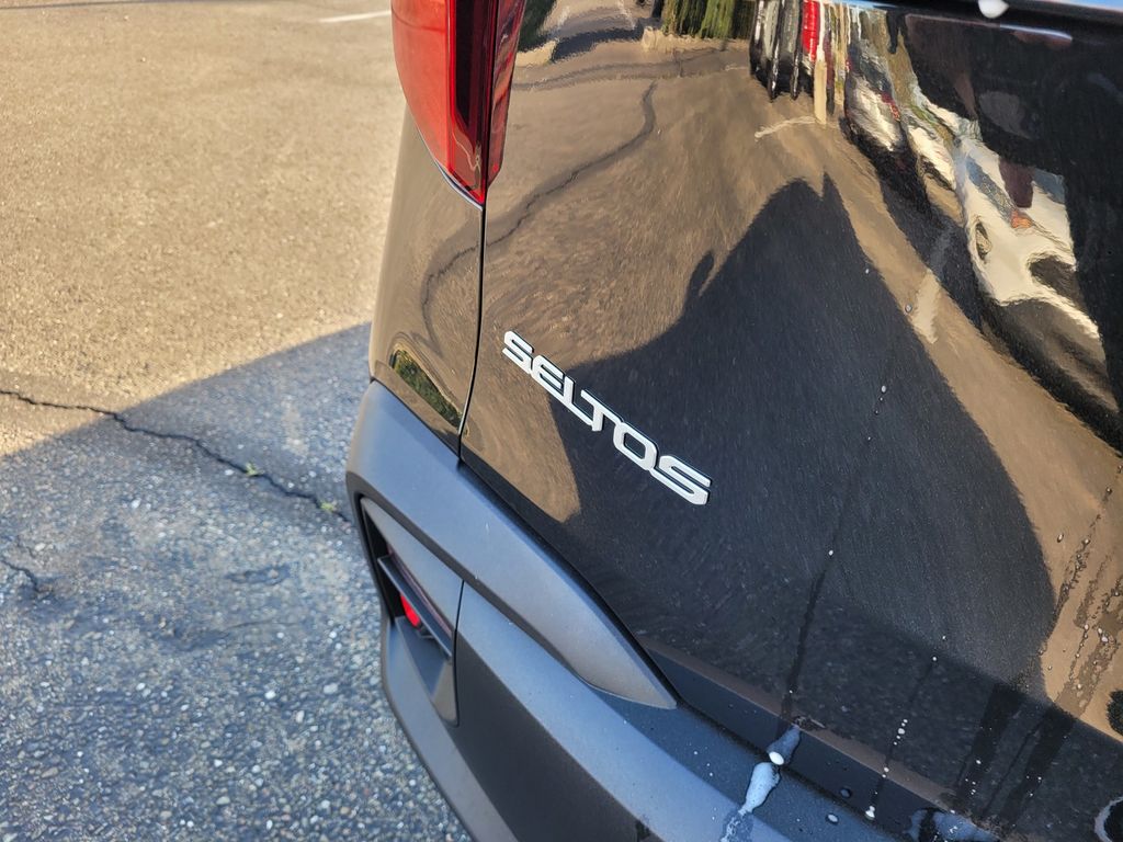 2026 Kia Seltos LX photo 5