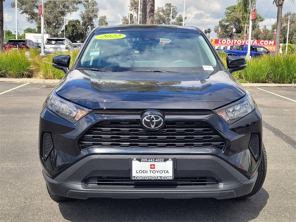 2022 Toyota RAV4 LE photo 2