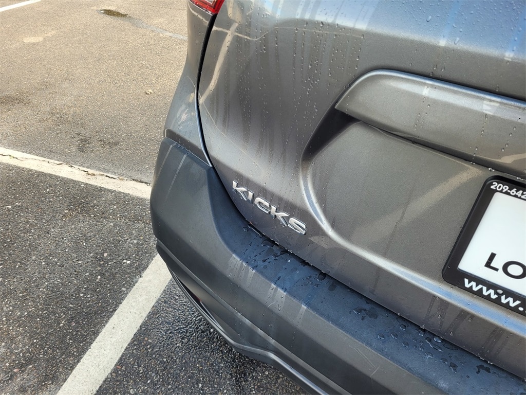 2019 Nissan Kicks S photo 3