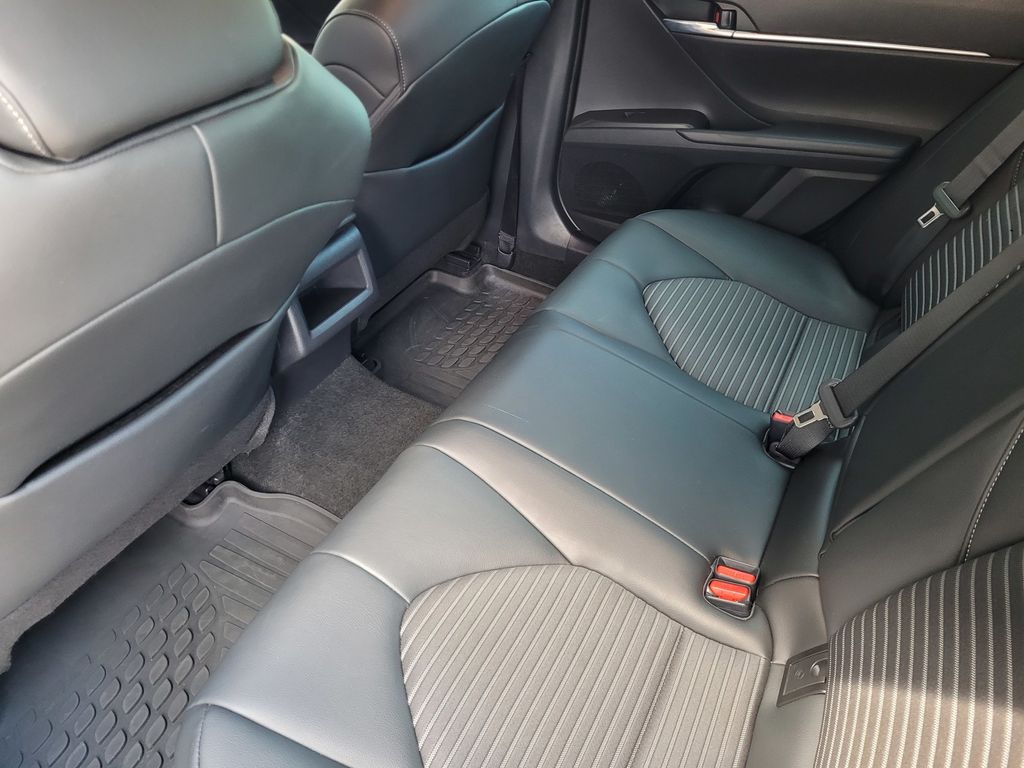 2023 Toyota Camry SE - Photo 9