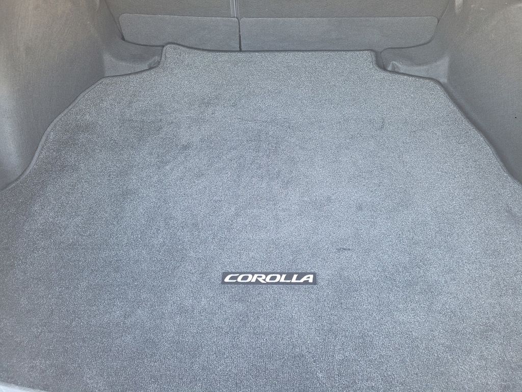 2024 Toyota Corolla LE photo 3