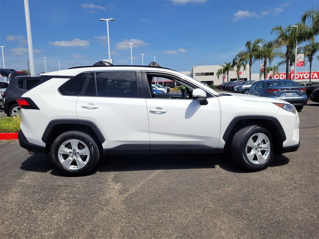 2020 Toyota RAV4 XLE photo 3