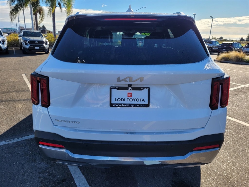 2024 Kia Sorento S photo 3