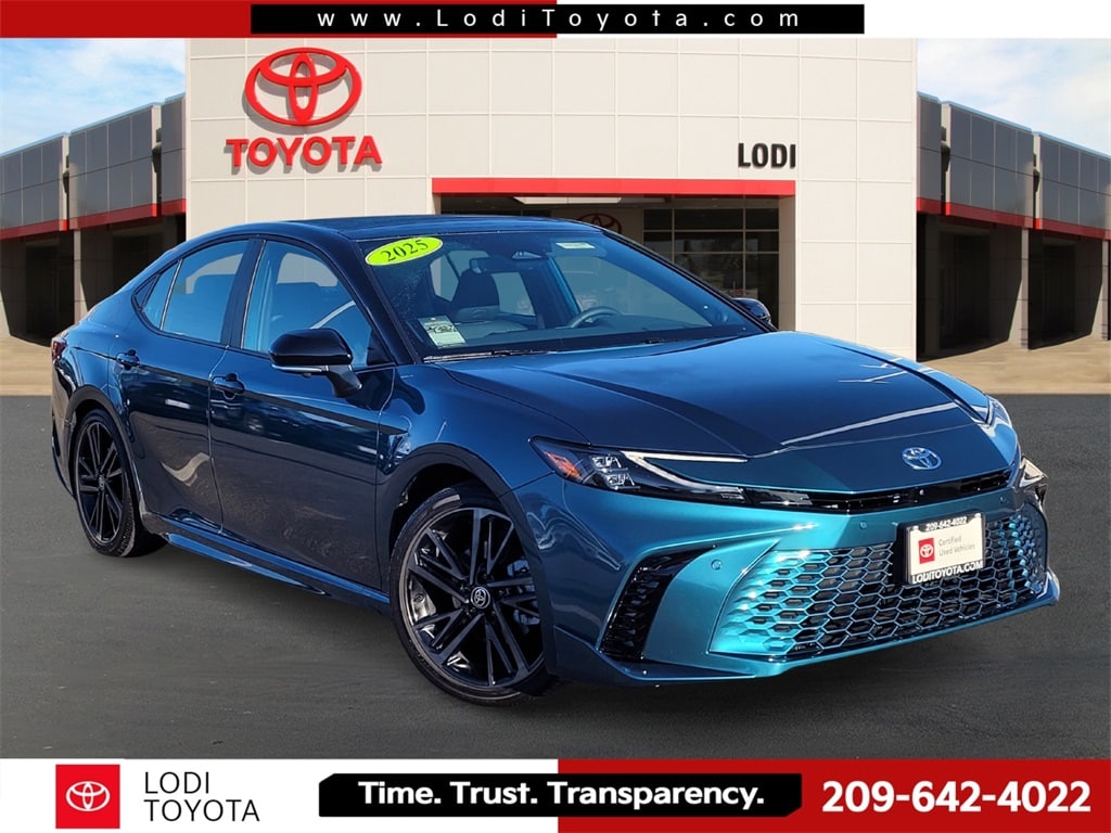 2025 Toyota Camry XSE's photo