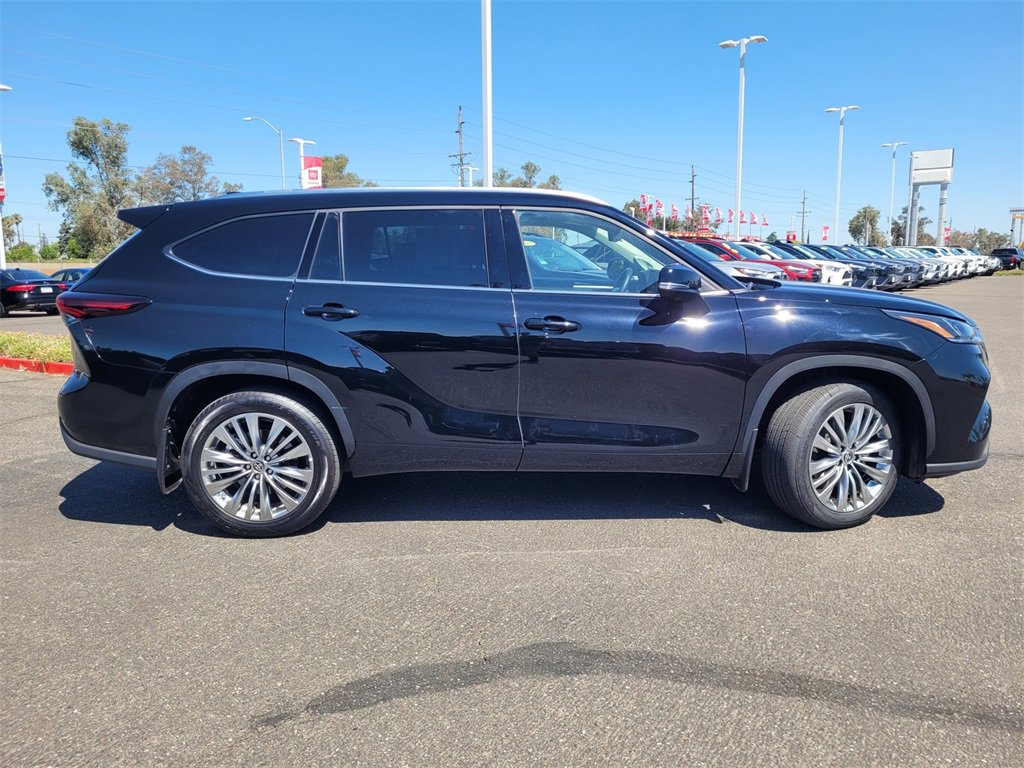 2024 Toyota Highlander Platinum photo 3