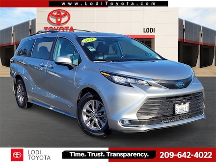 2021 Toyota Sienna XLE Minivan/Van