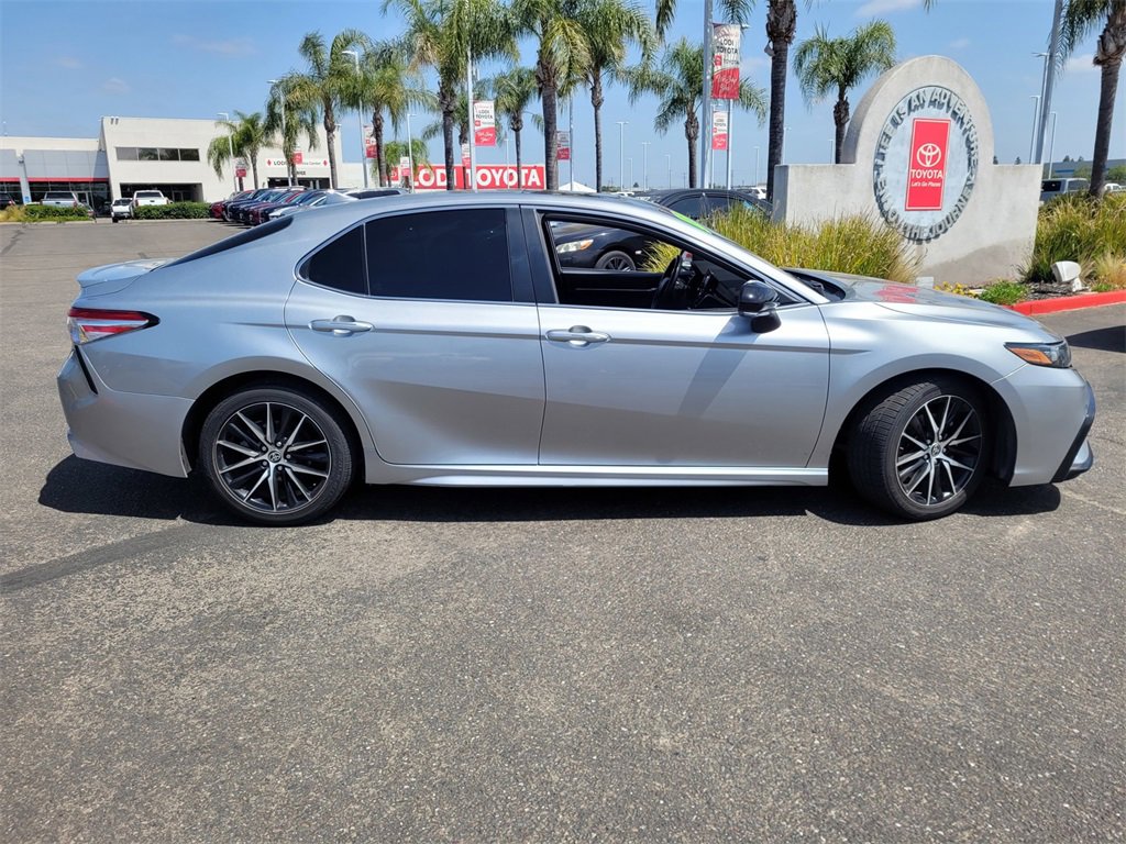 2022 Toyota Camry SE photo 3