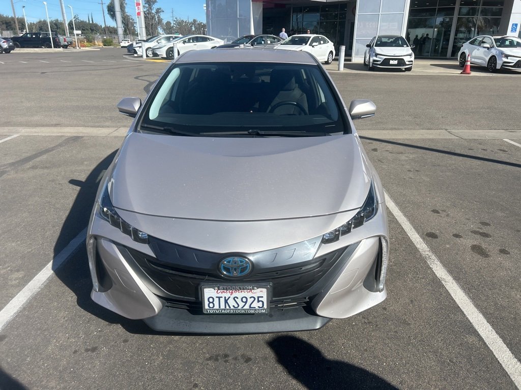 2020 Toyota Prius Prime LE photo 2