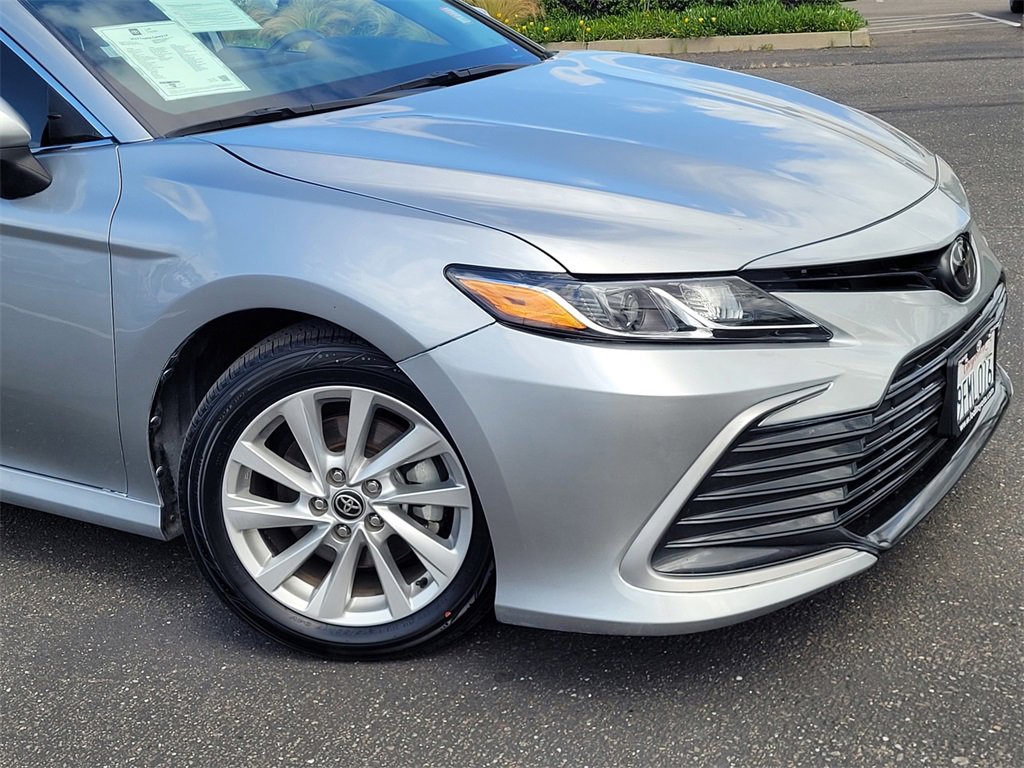 2023 Toyota Camry LE photo 3