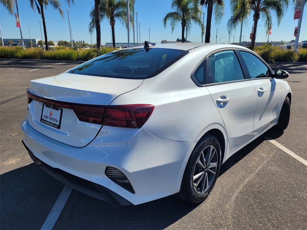 2024 Kia Forte LXS photo 4